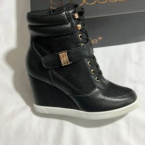 New shoe dazzle size 7.5